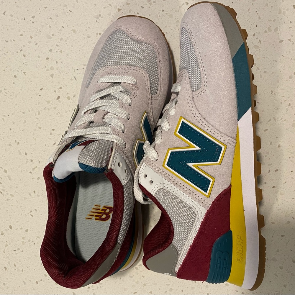 Women’s New Balance Shoes never worn!!!